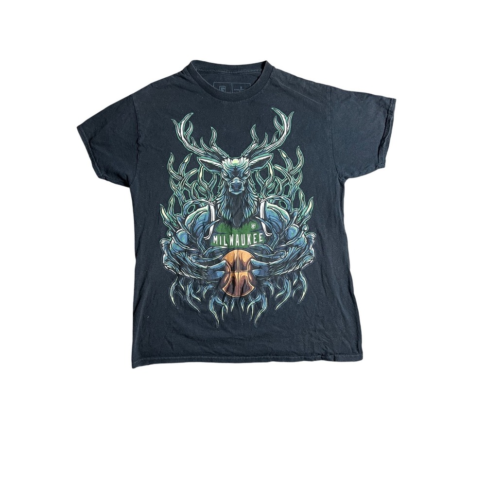 Milwaukee Bucks NBA Deer Basketball Graphic T Shirt‎ Men's Size M